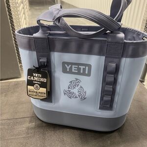 New w/tags! YETI Camino Carryall 35 - Blue